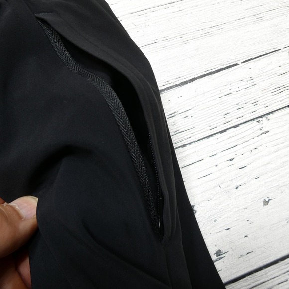 Athleta Shorts Womens Medium Black Cosmic Flutter Short Running Athletic Pockets - Picture 3 of 7